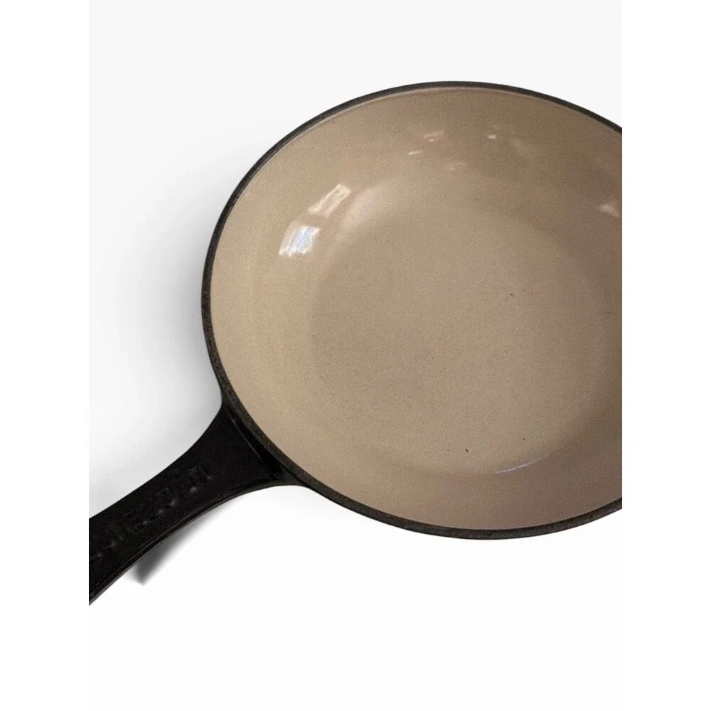 Le Creuset Omelette and Egg Pan Black & Cream 6.5
